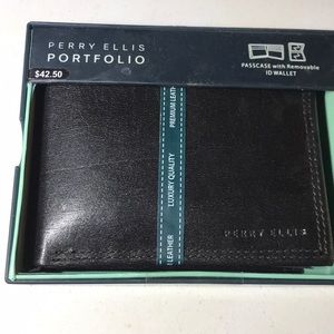 Perry Ellis portfolio wallet